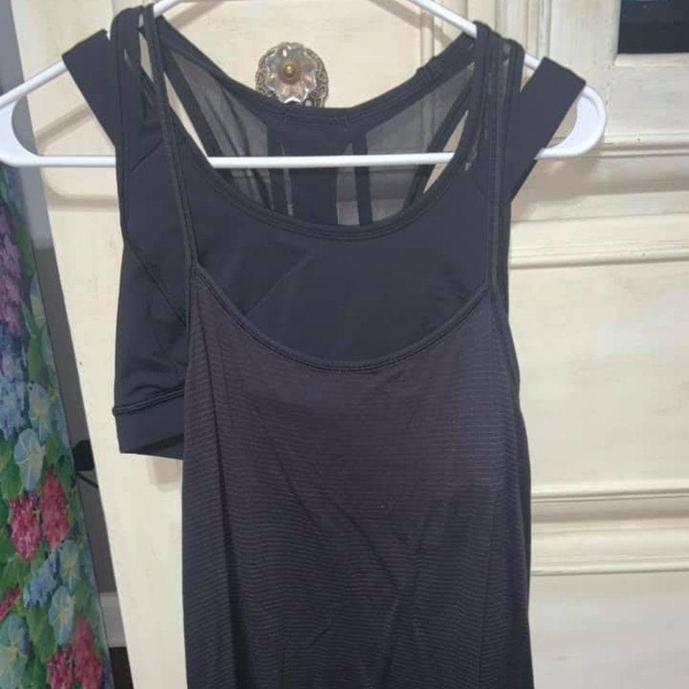 Lululemon Size 8 Tank - built in bra VGUC (No Padding)